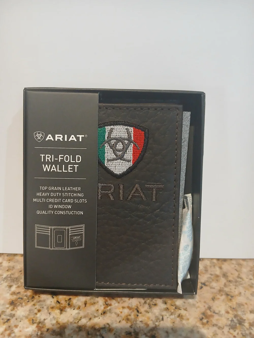 Ariat Tri-Fold Leather Wallet - Black with Red/Green/White Shield - Picture 1 of 2